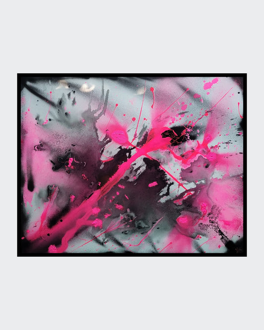 Abstraktes Gemälde "Two Face" von Sandra Conrad, dominiert von leuchtendem Pink und tiefem Schwarz auf grauem Untergrund, mit dynamischen Farbspritzern und fließenden Formen.