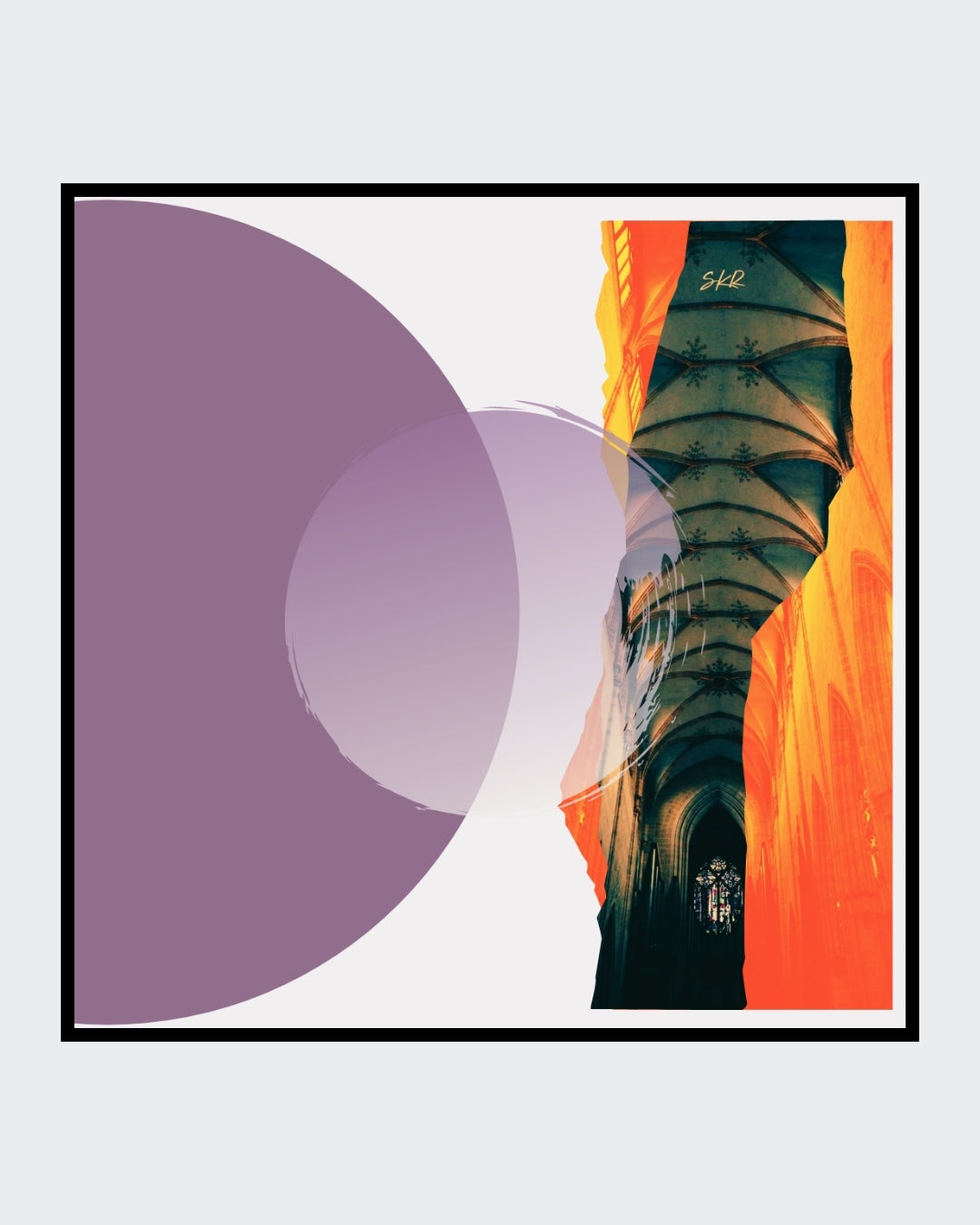 Digitales Fotokunstwerk "Fall" von Simone Kratzsch. Fragmentarische Ansicht eines gotischen Gewölbes mit markanten Rippen und einem Fenster am Ende, überlagert von abstrakten, transparenten violetten und hellvioletten Kreisen sowie einer organisch wirkenden, orangefarbenen Form am rechten Bildrand.
