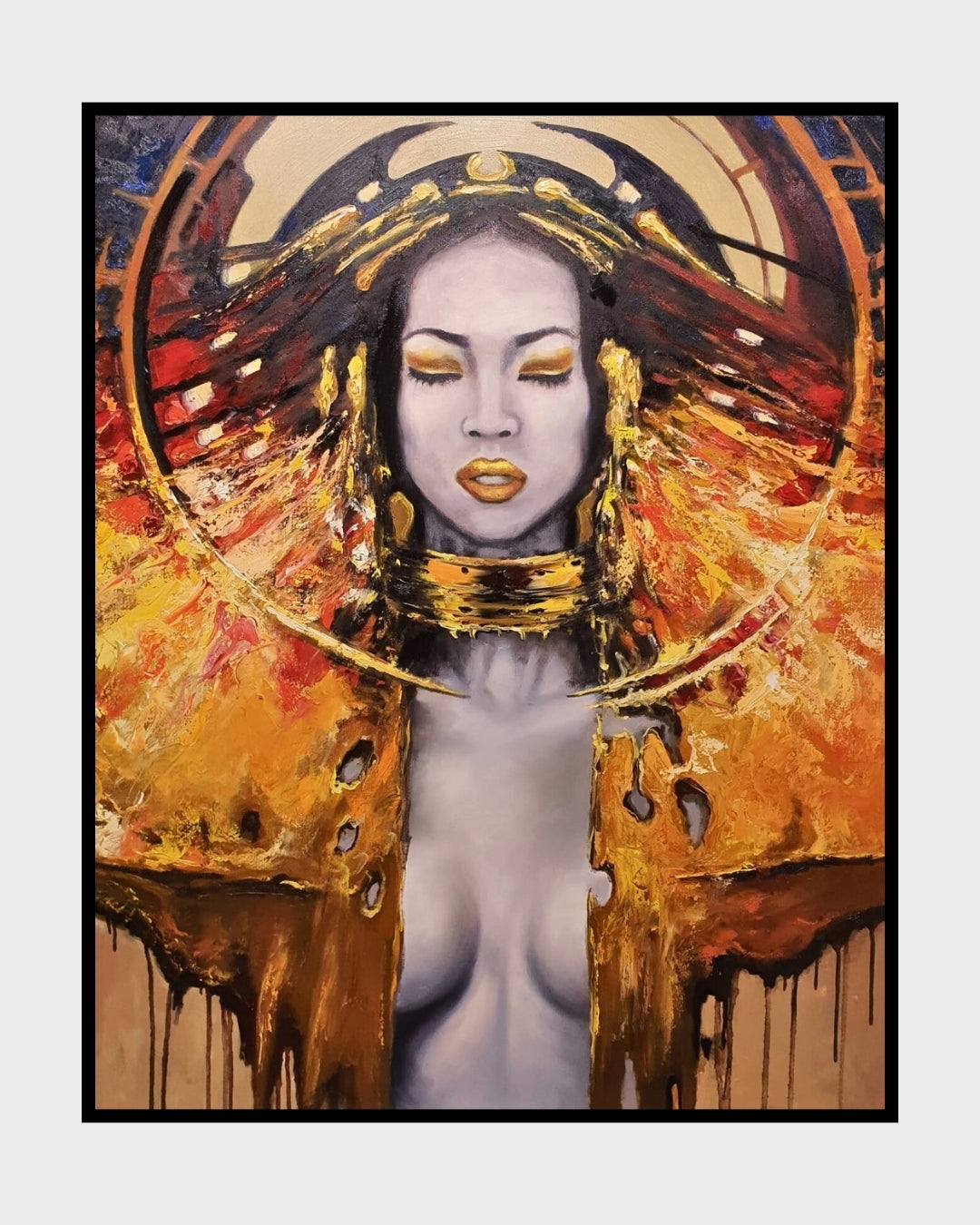 Ein ausdrucksstarkes Ölgemälde von Vadim Lazarev (Träume), das eine Frau mit geschlossenen Augen zeigt. Ihr Gesicht ist sanft modelliert, während ihr Körper und Gewand in kräftigen Gold-, Rot- und Schwarztönen mit fließenden Strukturen und glänzenden Akzenten gestaltet sind. Die Komposition strahlt eine spirituelle und kraftvolle Aura aus, verstärkt durch abstrakte Elemente und goldene Details. Ein hypnotisches Kunstwerk mit tiefer Symbolik.