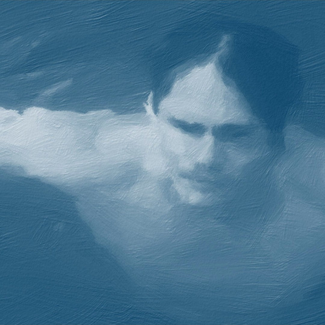 Das Kunstwerk "Christianisierung Brandenburgs" des Künstlers nostrokesbitte zeigt ein digitales Gemälde im fotorealistischen Stil. Es ist ein Porträt, das eine Person von oben im Wasser liegend darstellt. Die Person blickt direkt auf den Betrachter und hat die Arme ausgebreitet. Das Bild ist in kühlen, bläulichen Farbtönen gehalten, die die Wasseroberfläche darstellen. Das Werk wurde auf Leinwand gedruckt und ist in einer limitierten Edition über die Online-Galerie FEMARTSPACE erhältlich.