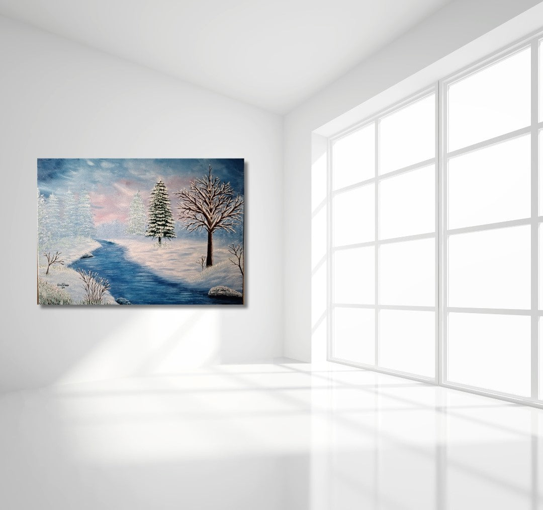Gemälde "Winter am Fluss" von Lisa Tahar. Öl auf Leinwand, 50x70 cm. Zeigt eine verschneite Winterlandschaft mit einem blauen Fluss, schneebedeckten Tannen und einem kahlen Baum.