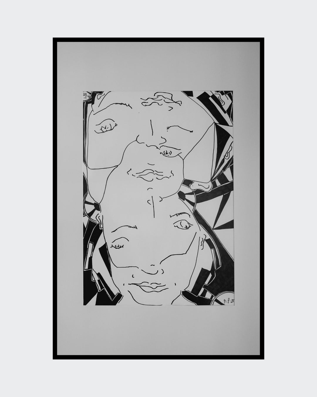 "Bipolarity I/II" von Melanie Zürn, 2025. Ein hochformatiges, schwarz-weißes Porträt im kubistischen Stil. Dargestellt ist eine menschliche Figur, die durch klare Linien und geometrische Formen abstrahiert wird. Die Arbeit verwendet Edding auf Zeichenpapier. Größe: 42 cm x 59,4 cm (ohne Rahmen).