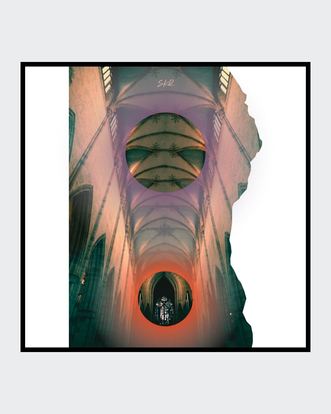 Digitales Fotokunstwerk "Fall" von Simone Kratzsch. Fragmentarische Ansicht eines gotischen Gewölbes mit markanten Rippen und einem Fenster am Ende, überlagert von abstrakten, transparenten violetten und hellvioletten Kreisen sowie einer organisch wirkenden, orangefarbenen Form am rechten Bildrand.