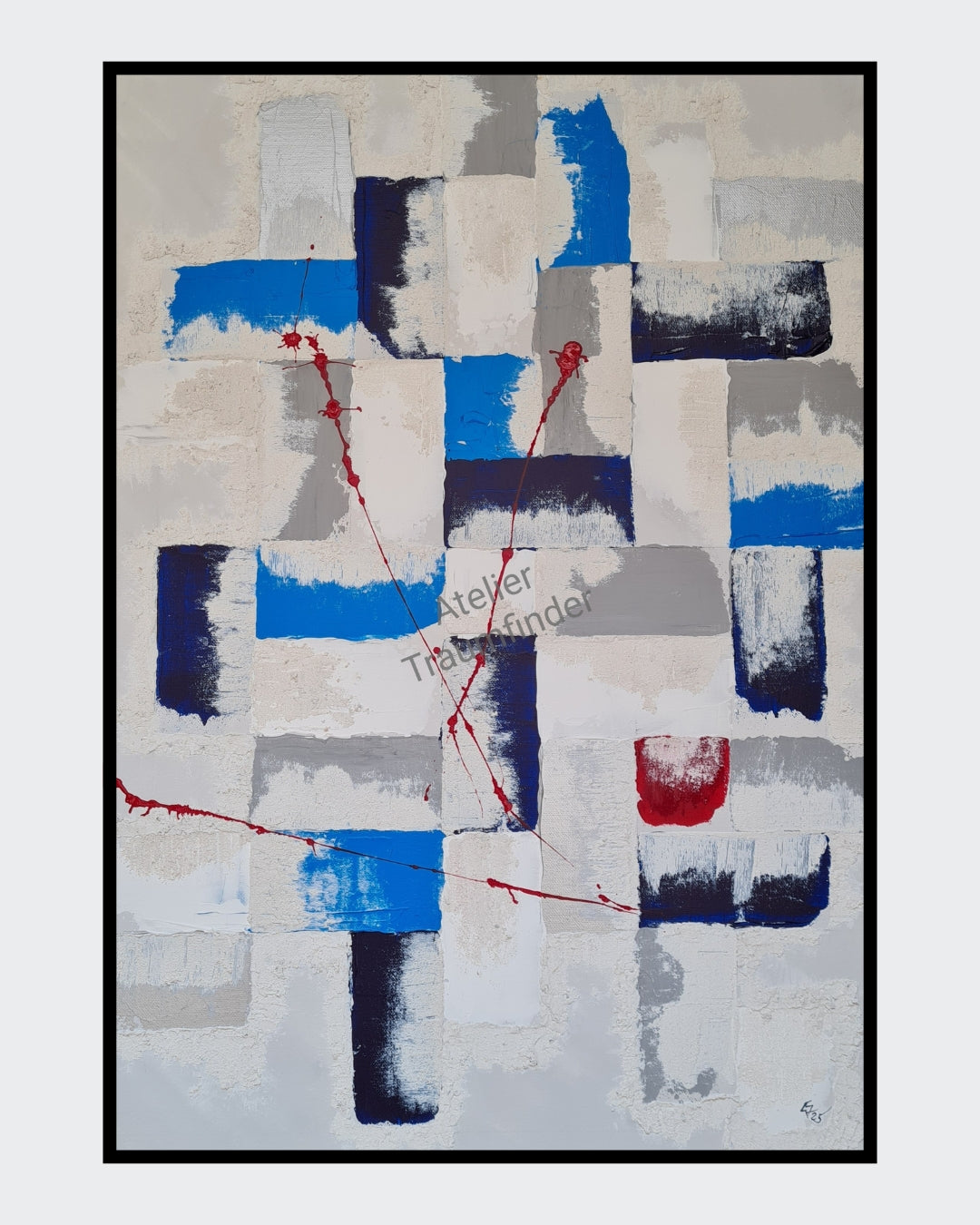 Hochformatiges abstraktes Gemälde mit weißen, grauen, blauen und schwarzen Rechtecken. Rote Farbspritzer und ein roter Farbklecks auf weißem Grund. Strukturierte Oberfläche. "RED!" vn Esther Janssen.