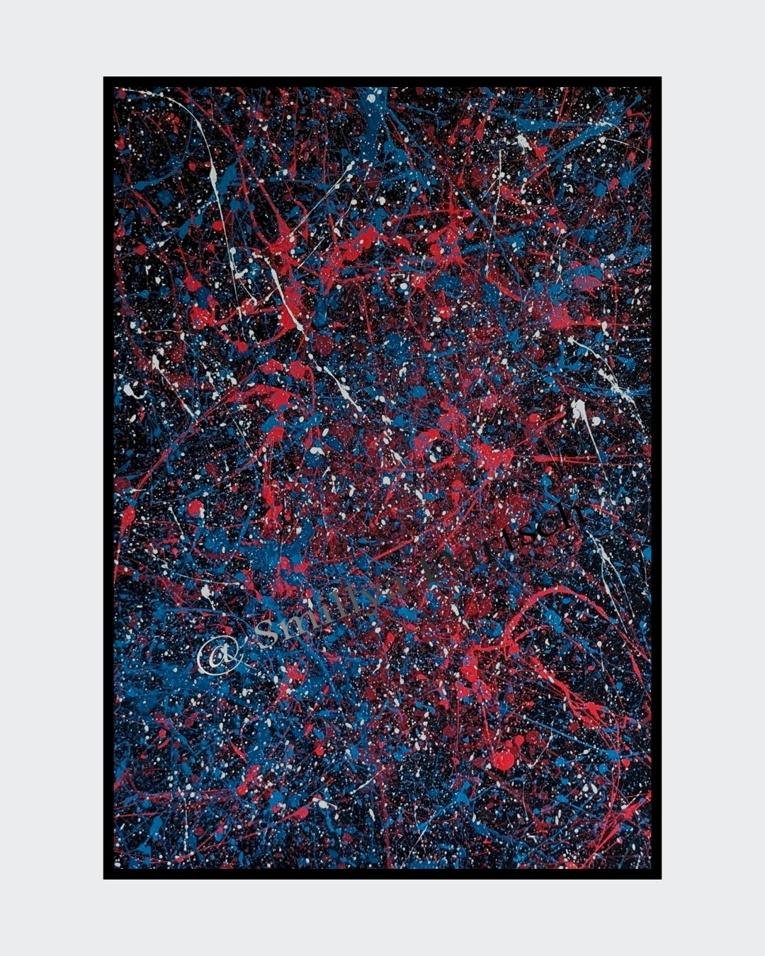 Abstraktes Acrylgemälde 'Emotionen' von Smillya Dartsch. Ein dynamisches Farbenspiel aus Rot, Blau und Weiß auf schwarzem Grund. Die Farben sind in einem spontanen Duktus aufgetragen, der an Farbspritzer und -fäden erinnert. Das Gemälde ist mit einem Glanzfirnis versiegelt und rückseitig signiert. Inklusive Keilrahmenaufhänger. Maße: ca. 50x70 cm.