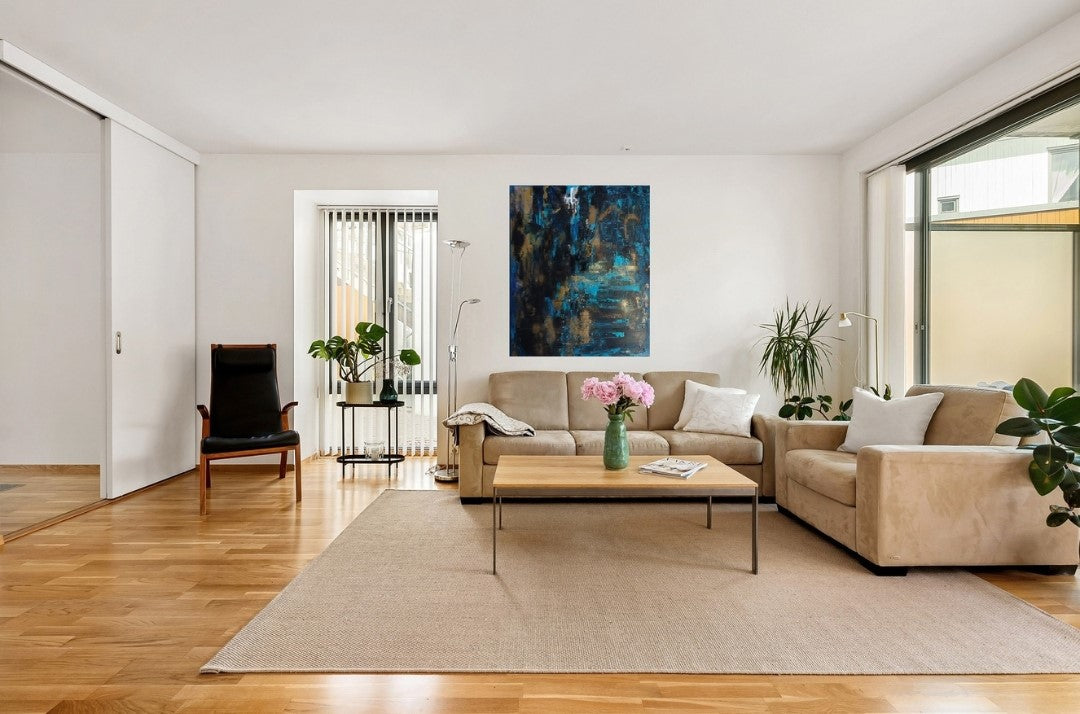 Alt-Text (barrierefrei):
Abstraktes Gemälde "Goldene Akzente" von Olga Kühn (100x80 cm). Mischtechnik auf Leinwand mit minimalistischer Farbpalette in Türkis, Gold und Schwarz.