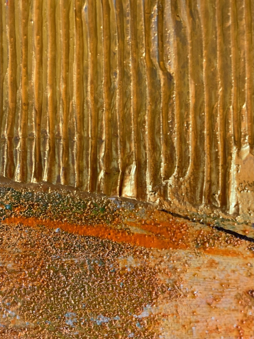 Abstraktes Gemälde „Abstractart 2“ von Susanne Schwartinsky-Probst, Acryl auf Leinwand, 90 x 60 cm, Komposition in Rostrot, Grau, Gold und Grün mit strukturierter Oberfläche.