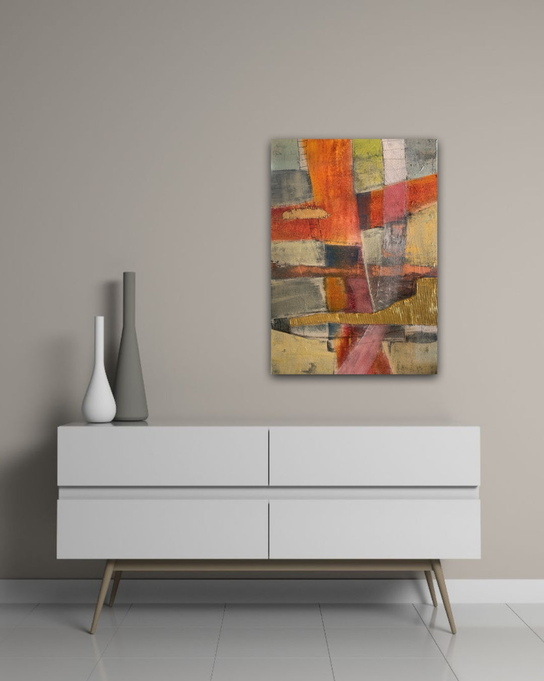 Abstraktes Gemälde „Abstractart 3“ von Susanne Schwartinsky-Probst, Acryl auf Leinwand, 90 x 60 cm, mit rotem, gelbem und grauem Farbfeld, Goldstruktur und Textilfragment.