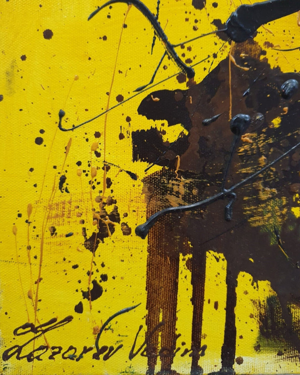 Ölgemälde von Vadim Lazarev, 100 × 80 cm. Ein weibliches Gesicht mit geschlossenen Augen, umgeben von kräftigen Gelb- und Schwarztönen. Dynamische Pinselstriche und Farbverläufe verleihen dem Bild eine expressive, fast surreale Tiefe. Goldene Akzente und tropfende Farbe verstärken die emotionale Wirkung. (Detail - Ausschnittansicht)