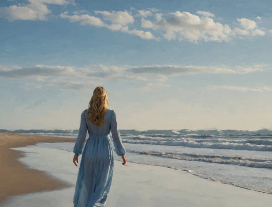 Das fotorealistische Digitalgemälde "València" von nostrokesbitte zeigt eine Frau mit blondem Haar und blauem, fließendem Kleid, die von hinten am Strand entlanggeht. Sie blickt über das Meer, dessen Wellen sanft ausrollen. Das Bild, Teil der Serie "Rueckenfiguren", verbindet die romantische Ästhetik Caspar David Friedrichs mit zeitgenössischer Fotografie. Das Werk ist auf Leinwand gedruckt und in limitierter Auflage bei FEMARTSPACE erhältlich.