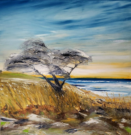 Ölgemälde „Am Darß“ von Petra Ernegil, 80 x 80 cm. Windgeformter Baum auf einer Düne, hohe Gräser, Blick aufs Meer. Himmel in Blau- und Gelbtönen, kraftvolle Textur und dynamische Pinselstriche.