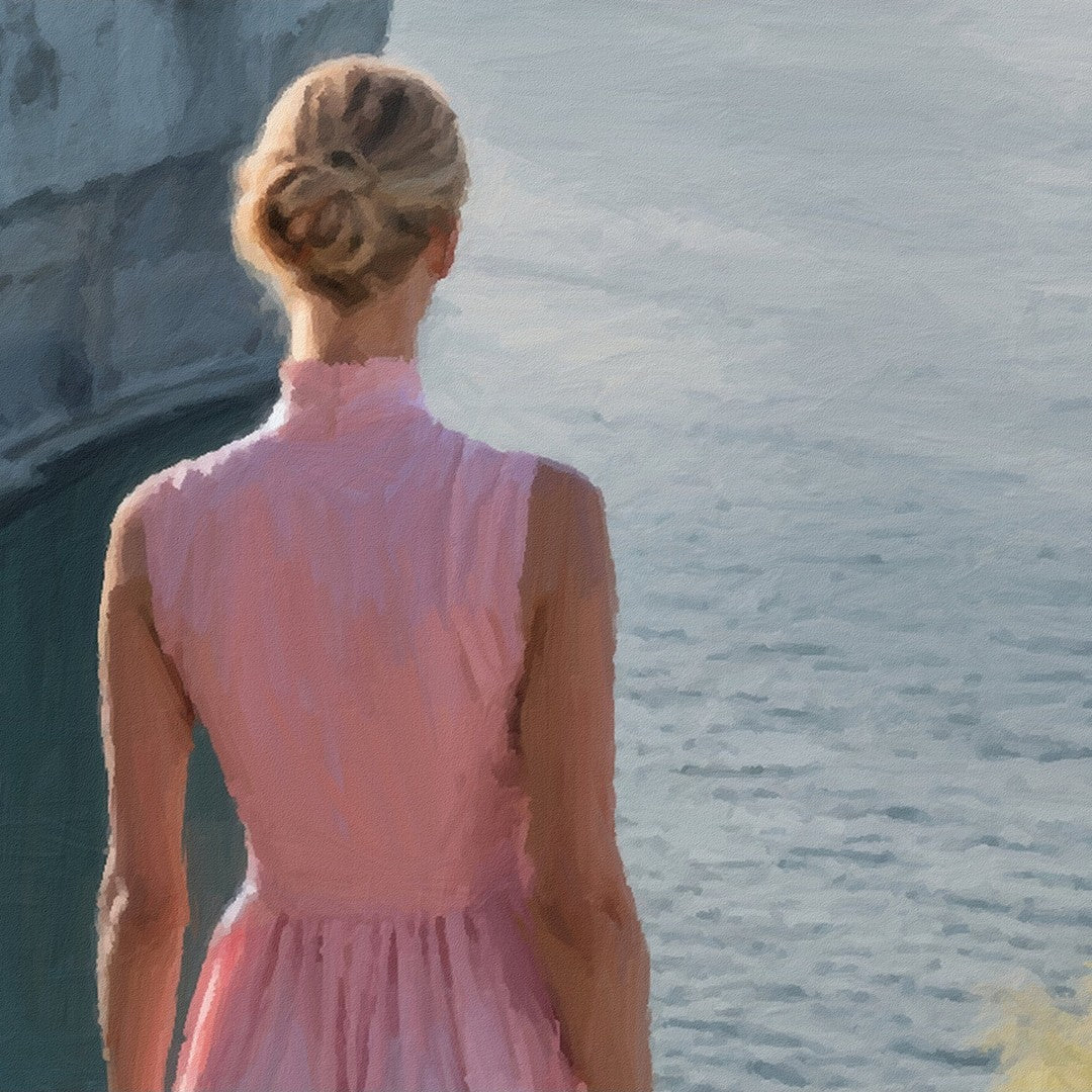 Das fotorealistische Digitalgemälde "Dover" aus der Serie "Rueckenfiguren" von nostrokes zeigt eine Person von hinten, die auf den Klippen steht und auf das Meer und die imposanten weißen Kreidefelsen blickt. Die Person trägt ein langes, pastellfarbenes, rosafarbenes Kleid und steht vor einer weiten Landschaft, die in sanftem Morgenlicht gebadet ist. Das Kunstwerk fängt eine romantische Stimmung der Reflexion und Weite ein und ist in limitierter Auflage bei FEMARTSPACE erhältlich.