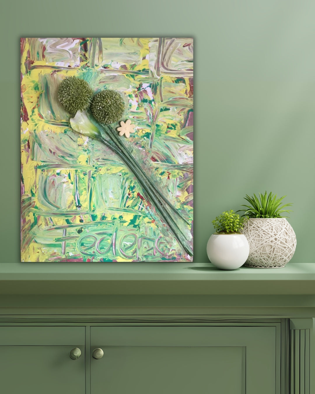 Dreidimensionales Acrylgemälde auf Leinwand (80 x 60 cm). Zwei grüne, kugelförmige Blütenstände dominieren das Bild, begleitet von einer großen, hellen, lilienartigen Blüte und einer kleinen, gelben, sternförmigen Blüte. Der Hintergrund zeigt abstrakte, grüne und gelbe Farbwirbel.