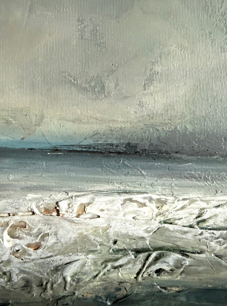 Abstraktes Mixed Media Gemälde "Kwade Hoek 2" von Sabine Hoch-Himmighofen, expressive Meereslandschaft mit Struktur und dunklen Tönen, 60x60 cm.