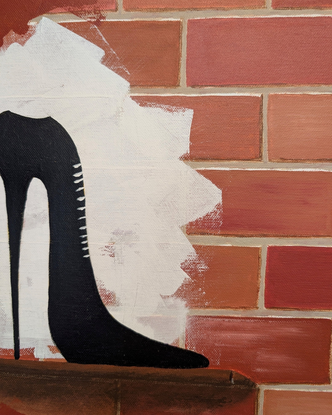 Triptychon „Appell an die Frauenwelt“ von Smillya Dartsch – rote Backsteinoptik mit High Heels und Schriftzug „Today is the perfect day“.