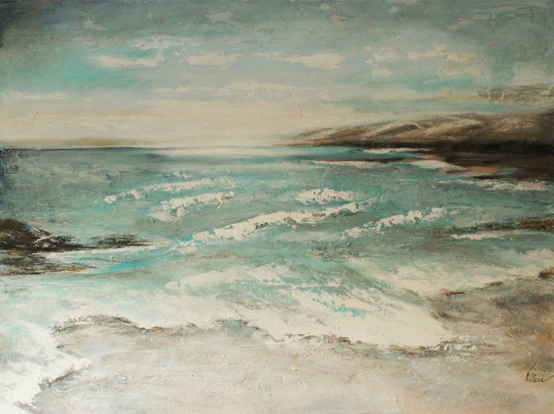 "Mein Paradies" zeigt eine dramatische Küstenlandschaft. Die dunklen Wolken über dem türkisfarbenen Meer lassen auf ein bevorstehendes Unwetter schließen. Die Wellen im Vordergrund vermitteln ein Gefühl von Bewegung und Energie. Die pastose Malweise erzeugt eine reliefartige Oberfläche, die dem Bild eine zusätzliche Dimension verleiht. Bild von Ellen Rethemeier aus der Online-Galerie FEMARTSPACE.