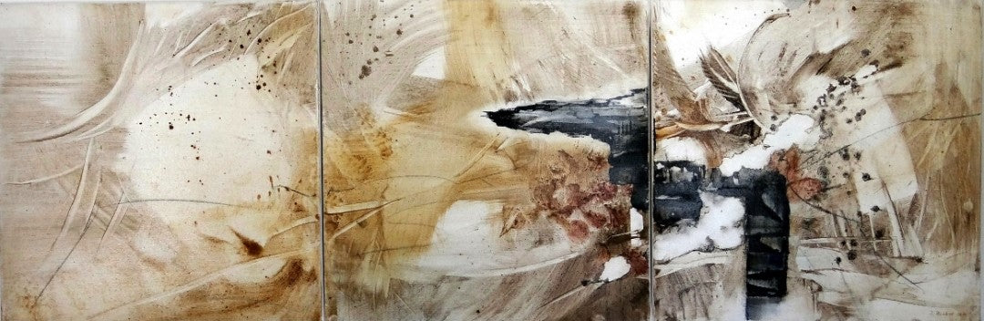 "Naturtöne im Einsatz" von Ingrid Huober, präsentiert in der Online-Galerie FemArtSPACE. Das abstrakte Kunstwerk in Mischtechnik (50x150 cm) zeigt fließende Linien und erdige Farbtöne, die eine ruhige, natürliche Landschaft darstellen.