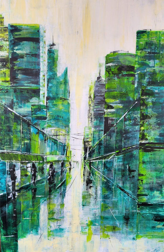 Abstrakte Stadtszenerie in Grün- und Blautönen mit weißen und gelben Akzenten, gemalt von Petra Erengil. Hochhäuser spiegeln sich auf einer nassen Oberfläche wider. Silhouetten von Personen beleben die Szene. Erhältlich bei FemArtSPACE.