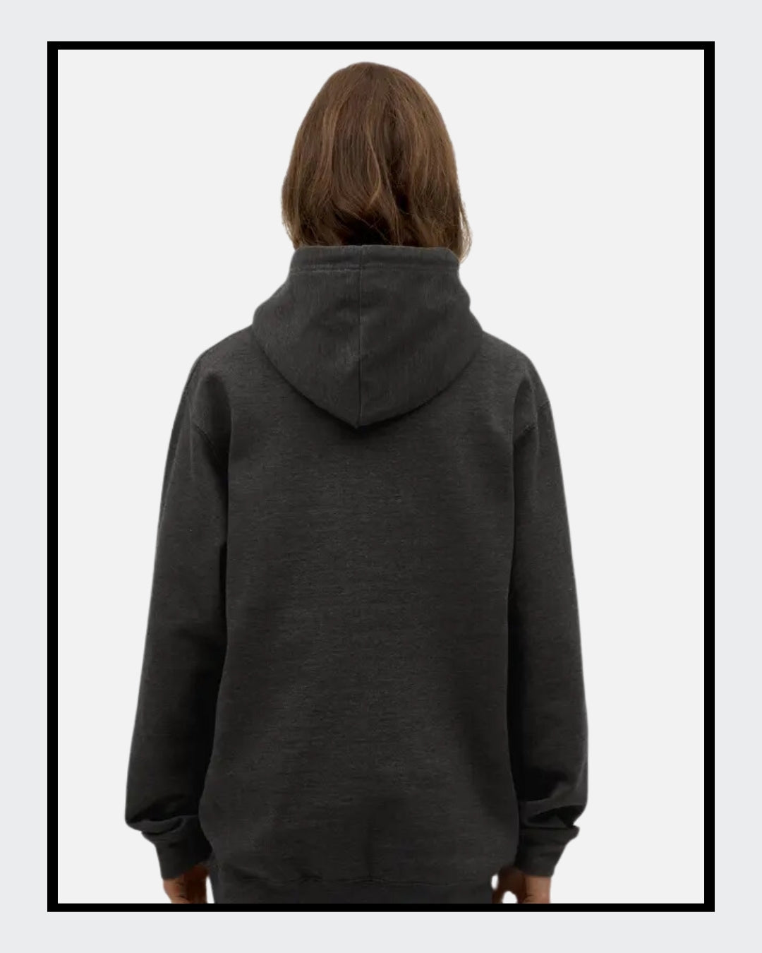 Rückseite von: Ein anthrazitfarbener Unisex-Hoodie mit Kängurutasche und Kapuze. Auf der Vorderseite ist ein Kunstwerk gedruckt: Es zeigt ein abstrakt gestaltetes Gesicht, das halb modern, halb klassisch wirkt. Darunter steht der gelbe Schriftzug „Ich bin so 'PERFEKT' wie ich will“, ergänzt durch den Text Lyrikherz & Springer. Erhältlich bei FEMARTSPACE.