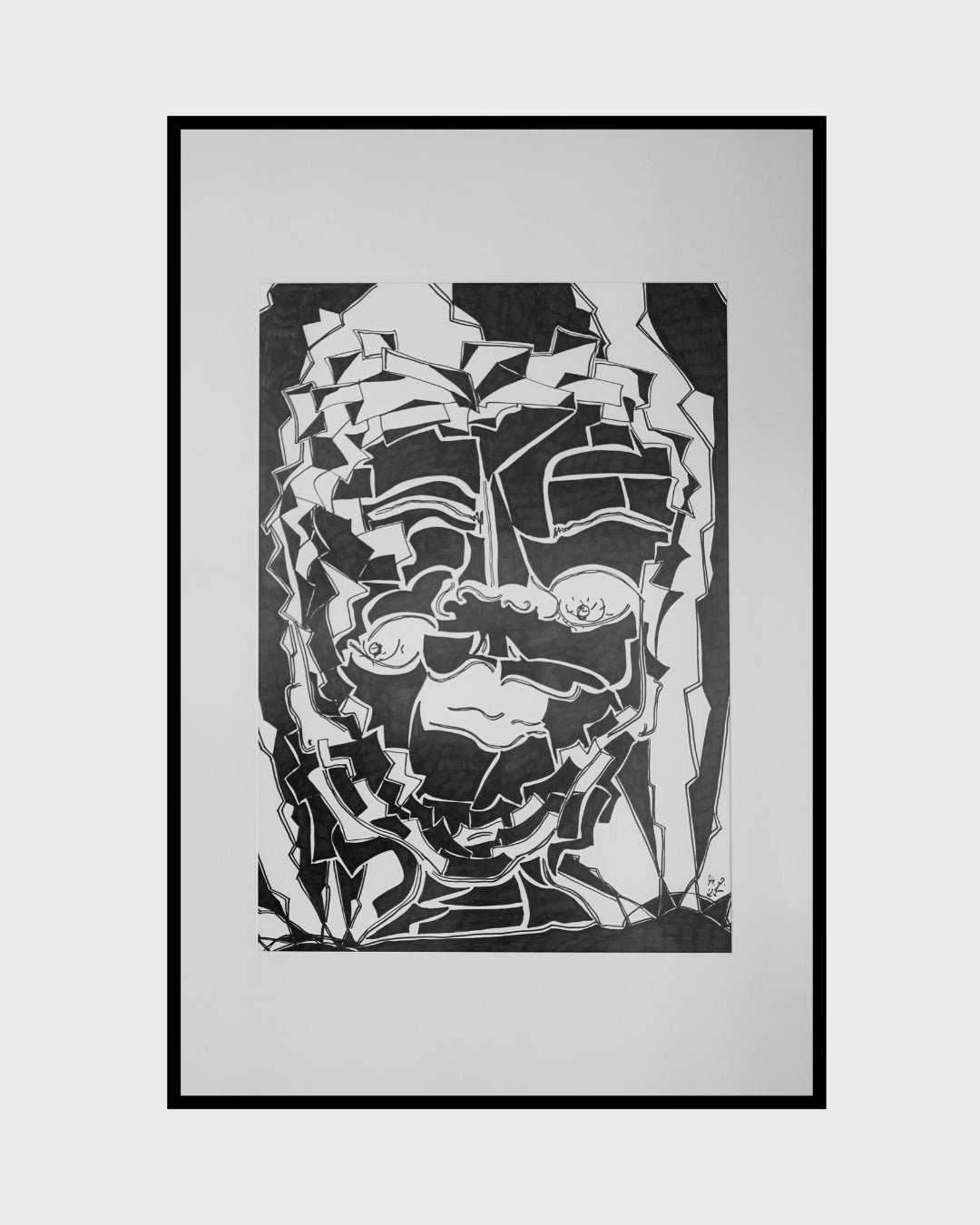 Abstraktes, kubistisches Porträt 'Inked (2025)' von Melanie Zürn (Edding auf Zeichenpapier, 42x59,4cm). Das Werk zeigt ein stilisiertes Gesicht mit markanten Linien und Formen, die an den Kubismus erinnern. Die monochrome Farbgebung unterstreicht die grafische Wirkung des Bildes.