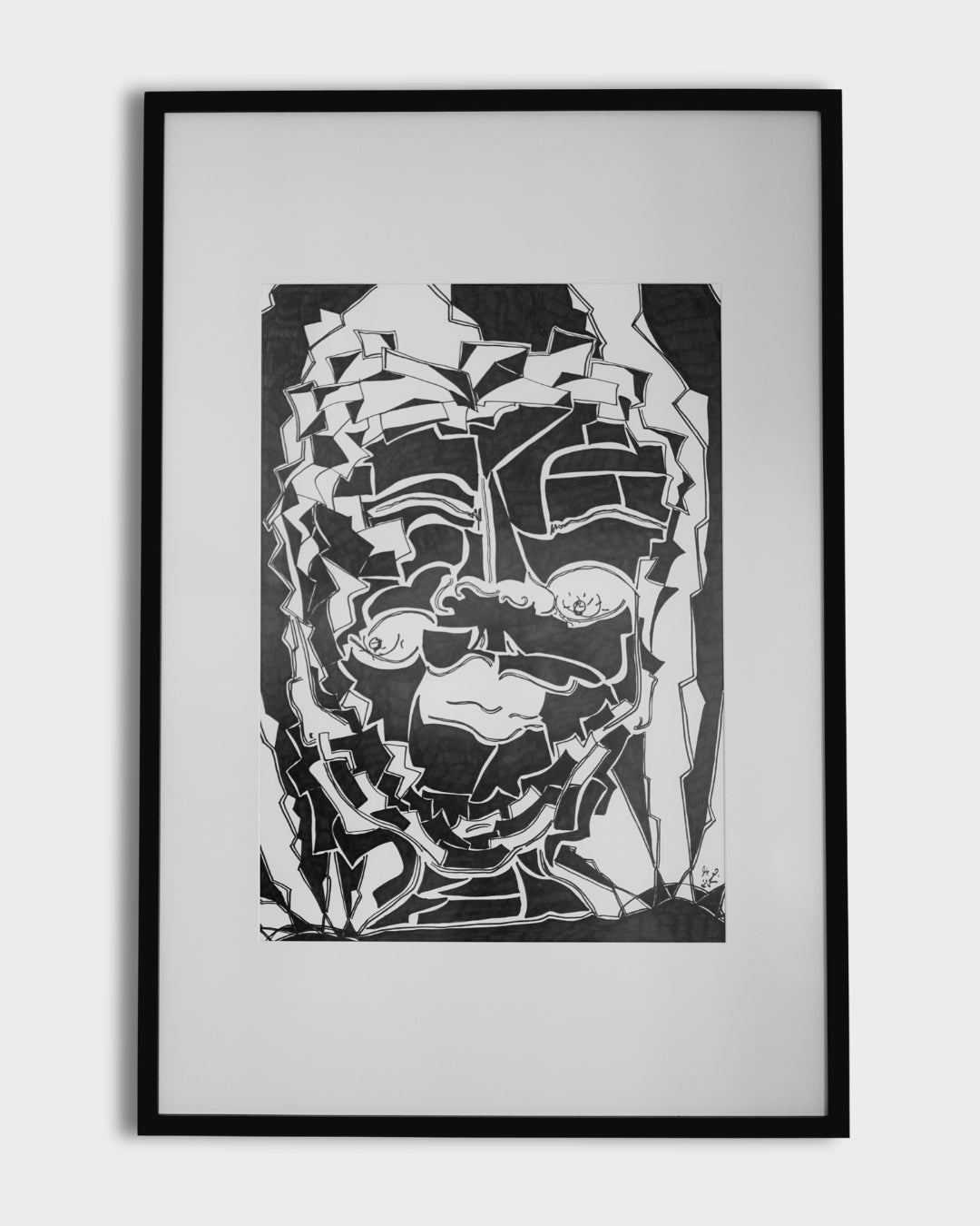 Abstraktes, kubistisches Porträt 'Inked (2025)' von Melanie Zürn (Edding auf Zeichenpapier, 42x59,4cm). Das Werk zeigt ein stilisiertes Gesicht mit markanten Linien und Formen, die an den Kubismus erinnern. Die monochrome Farbgebung unterstreicht die grafische Wirkung des Bildes.