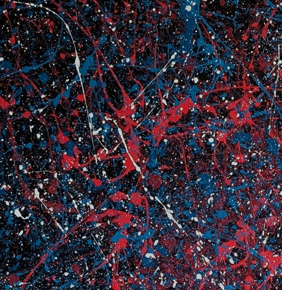 Abstraktes Acrylgemälde 'Emotionen' von Smillya Dartsch. Ein dynamisches Farbenspiel aus Rot, Blau und Weiß auf schwarzem Grund. Die Farben sind in einem spontanen Duktus aufgetragen, der an Farbspritzer und -fäden erinnert. Das Gemälde ist mit einem Glanzfirnis versiegelt und rückseitig signiert. Inklusive Keilrahmenaufhänger. Maße: ca. 50x70 cm.