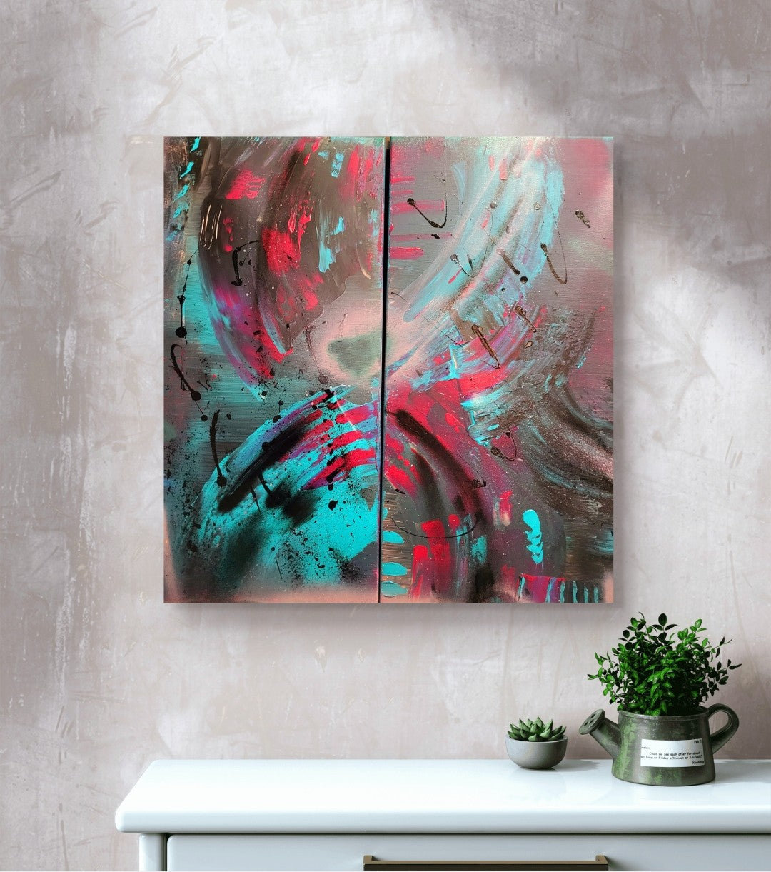 Abstraktes Acryl-Diptychon "Ice and Fire" von Sandra Conrad, bestehend aus zwei Leinwänden. Die Komposition zeigt einen intensiven Kontrast zwischen leuchtendem Cyan-Blau und Neon-Pink auf einem dunklen, grauen und schwarzen Hintergrund.
