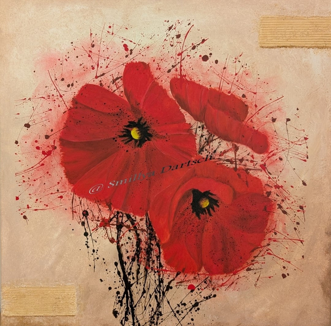 Acrylgemälde 'Mohnblumen' von Smillya Dartsch. Zwei leuchtend rote Mohnblumen mit schwarzen Akzenten und gelben Blütenständen dominieren das Bild. Die Blumen sind vor einem hellen Hintergrund mit roten und schwarzen Farbspritzern dargestellt. Das Gemälde ist mit einem Glanzfirnis versiegelt und wird mit einem Keilrahmenaufhänger geliefert. Maße: 50x50 cm.