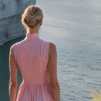 Das fotorealistische Digitalgemälde "Dover" aus der Serie "Rueckenfiguren" von nostrokes zeigt eine Person von hinten, die auf den Klippen steht und auf das Meer und die imposanten weißen Kreidefelsen blickt. Die Person trägt ein langes, pastellfarbenes, rosafarbenes Kleid und steht vor einer weiten Landschaft, die in sanftem Morgenlicht gebadet ist. Das Kunstwerk fängt eine romantische Stimmung der Reflexion und Weite ein und ist in limitierter Auflage bei FEMARTSPACE erhältlich.