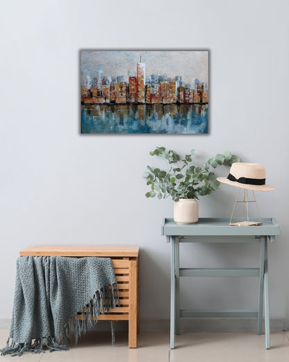 Acrylgemälde 'Skyline' von Smillya Dartsch. Eine stilisierte Darstellung einer Stadt-Skyline mit hohen Gebäuden, die sich im Wasser spiegeln. Die Gebäude sind in warmen Braun- und Rottönen gehalten, während das Wasser in kühlen Blau- und Grautönen dargestellt ist. Das Gemälde ist mit einem Glanzfirnis versiegelt. Maße: 40x60 cm.