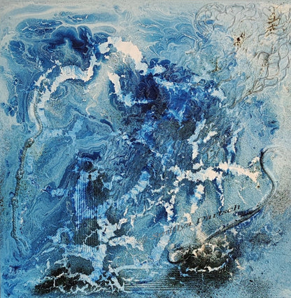 Abstraktes Gemälde „Meereswunden“ von Smillya Dartsch – in Blautönen, mit plastischen Strukturen, die die Verletzlichkeit der Meere symbolisieren.