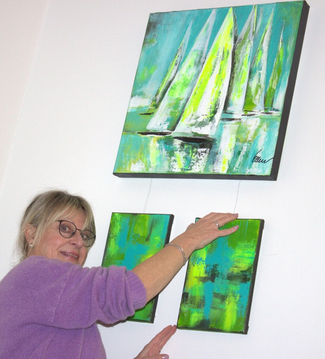 „viva la viva“ ist ein 50 x 50 cm großes Acrylgemälde mit abstrakt dargestellten Segelbooten von Ellen Rethemeier, das in lebendigen Grün- und Neonfarben leuchtet. Die dynamischen Farbschichten erzeugen eine kraftvolle und energetische Ausstrahlung, die den Betrachter in eine lebendige, fröhliche Atmosphäre eintauchen lässt. Erhältlich in der Online-Galerie FEMARTSPACE.