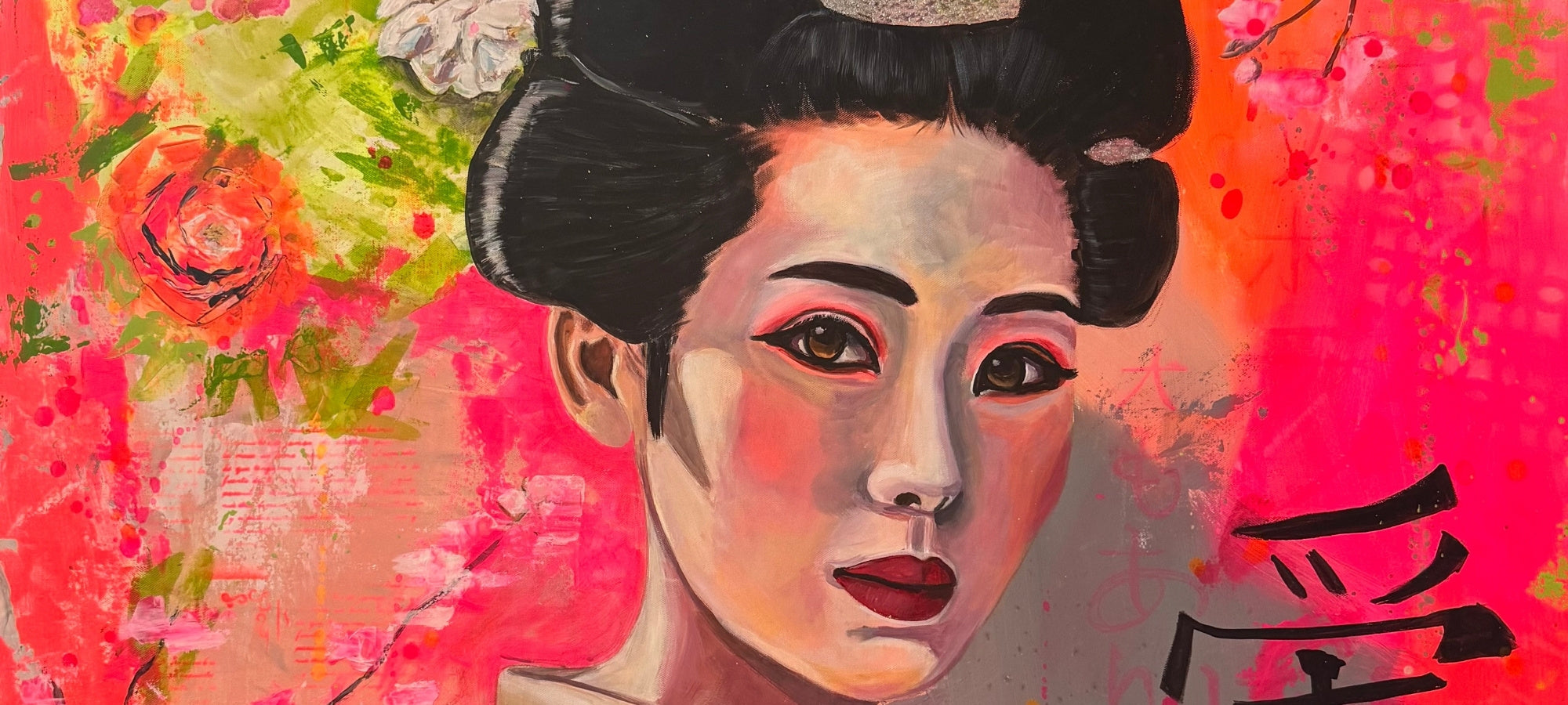 Gemälde von Susann Versteegen (FEMARTSPACE), das eine Geisha mit traditioneller Frisur vor einem leuchtenden, neon-pinken und grün-gelben, abstrakt gesprenkelten Hintergrund darstellt.