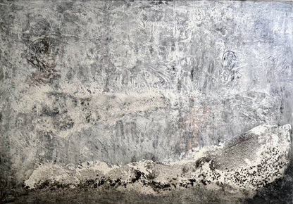Abstraktes Gemälde ‘Winterfrost’ von Sigrid Bautze-Klinder mit grauen und weißen Tönen, strukturierter Oberfläche und winterlicher Atmosphäre. Feme-ArtSPACE, Kunst-Onlineshop